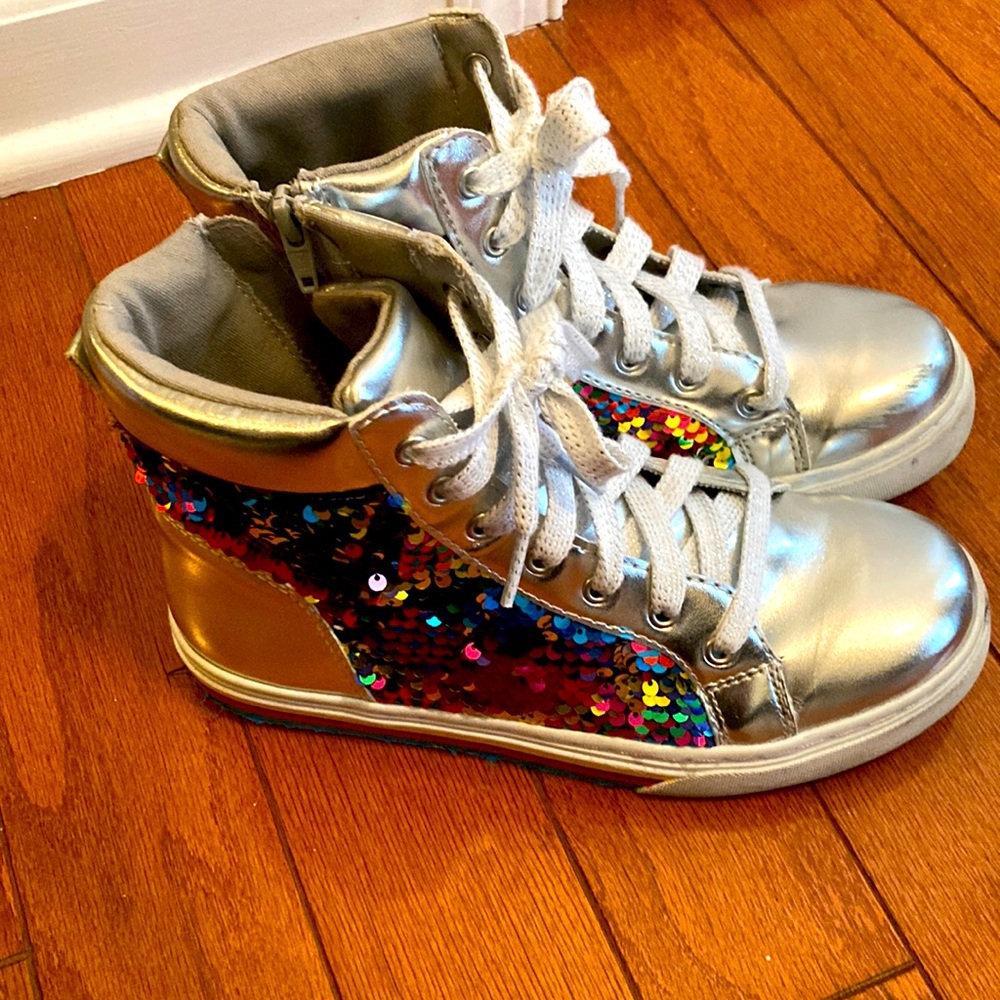 Girl boot sneaker with side zipper closure
